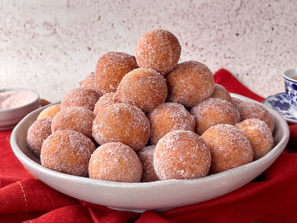 Bolinho de Chuva da Vovó: Um Doce que Aquece o Coração