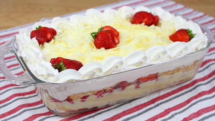 Torta na travessa de Ninho com morango, fica uma delícia