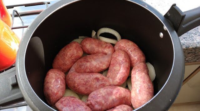 Linguiça na Panela de Pressão, eu sempre faço aqui em casa, fica pronta em 20 minutos