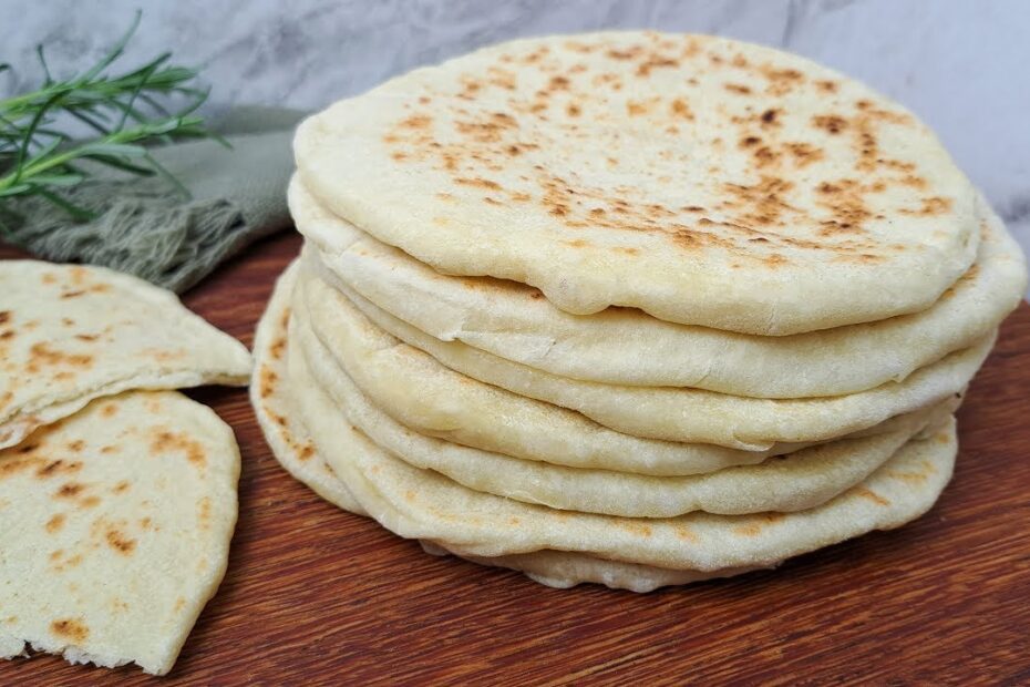 Como Fazer Pão Sírio de Alho e Manteiga, com ingredientes simples
