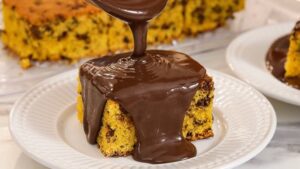 Bolo de Cenoura com Cobertura de Chocolate