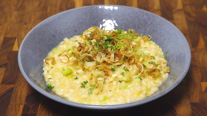 Uma combinação de sabores que vai te surpreender – Risoto de Frango com Cogumelos.
