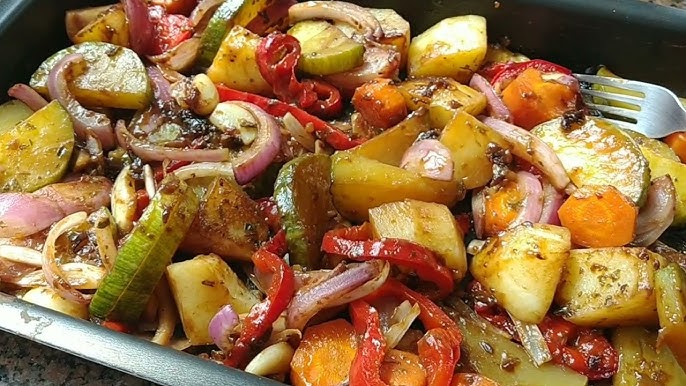 Uma receita que vai deixar todo mundo pedindo mais: Churrasco de Legumes com Molho de Iogurte e Alho