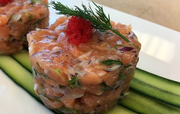 Sabor delicado e fácil de fazer, vai agradar a todos: Tartar de Salmão com Abacate