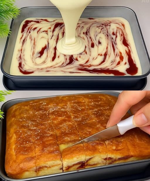 Bolo de Banana com Doce de Morango