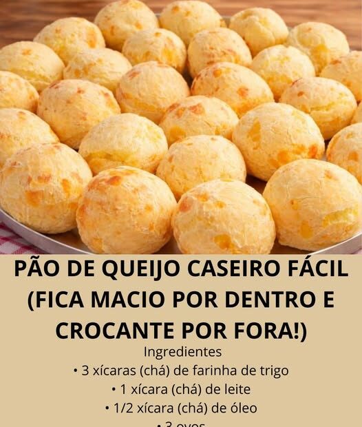 Pão de Queijo Caseiro Fácil (fica macio por dentro e crocante por fora!)