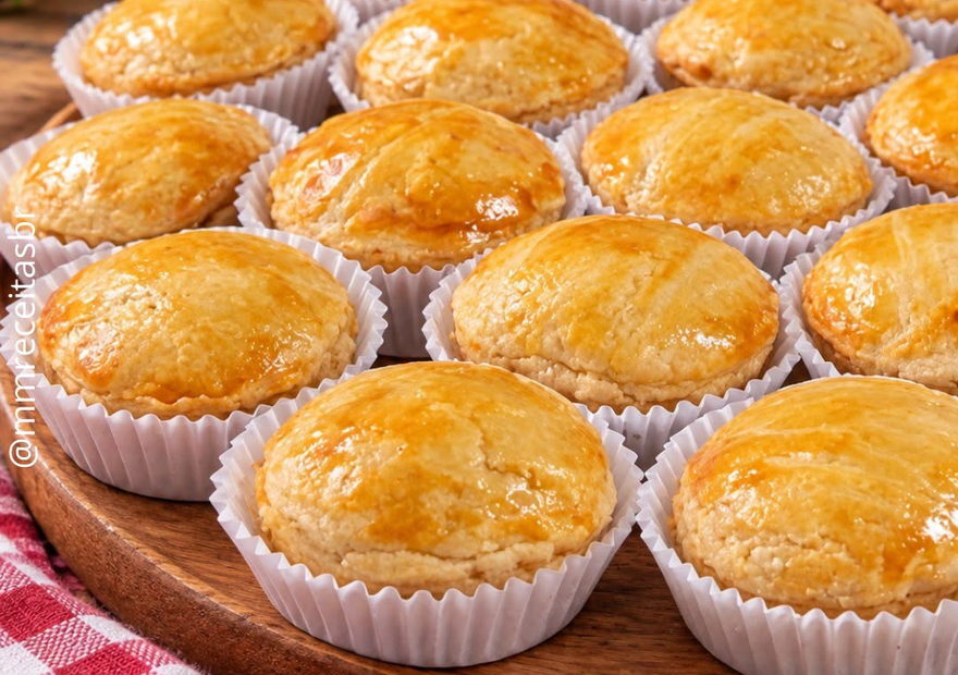 Empadinha de frango com massa que derrete na boca
