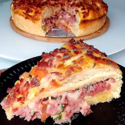 Massa macia, recheio caprichado e uma crosta dourada irresistível